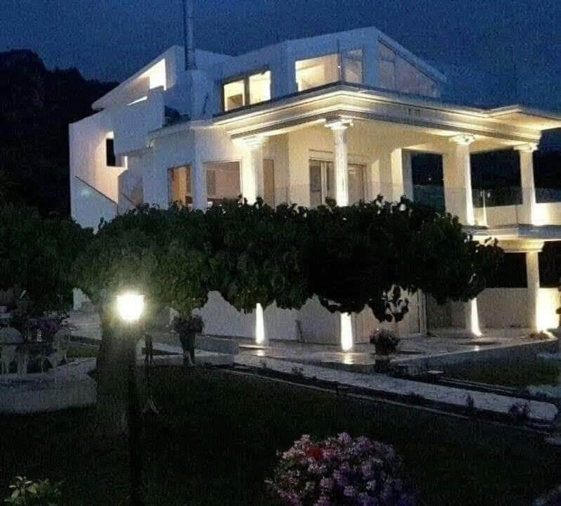 Villa Isabel Riza  Bilik gambar